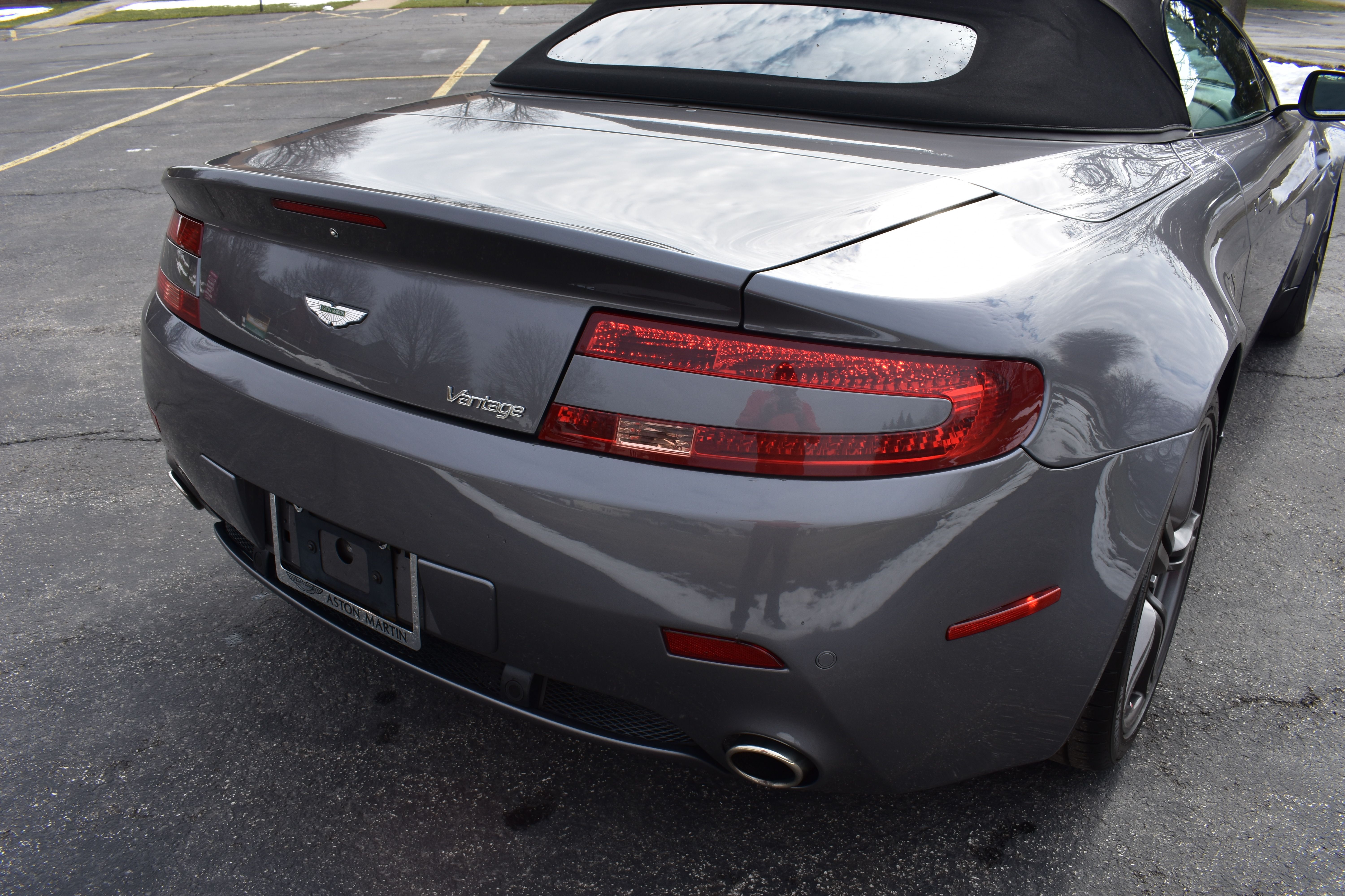 Used 2009 Aston Martin V8 Vantage Roadster RWD image 32