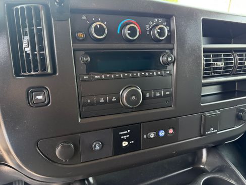 Used 2021 Chevrolet Express 2500 UNAVAIL RWD image 17