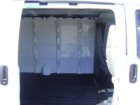 Used 2003 Chevrolet Express 3500 image 14