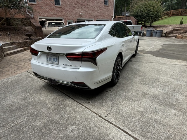 Used 2023 Lexus LS 500h AWD w/ Luxury Package image 9