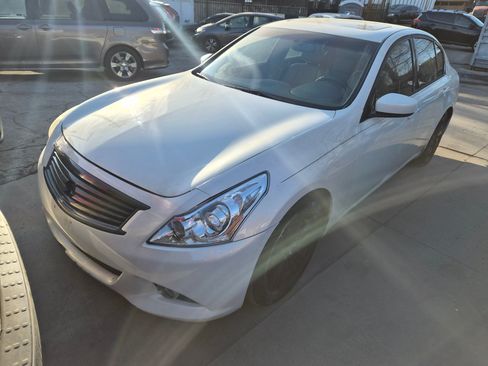 Used 2011 INFINITI G37 Journey image 2