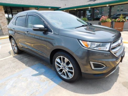 Used 2018 Ford Edge FWD Titanium image 2
