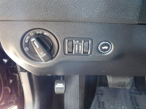 Used 2016 Dodge Charger SXT RWD image 10