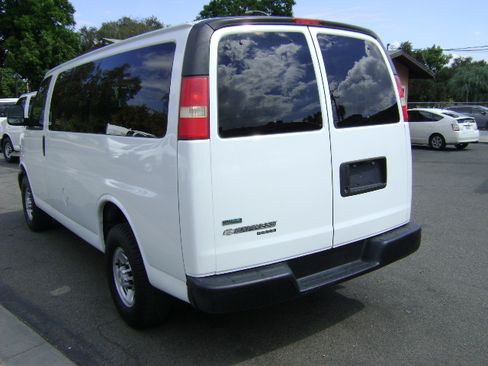 Used 2010 Chevrolet Express 3500 LS image 5