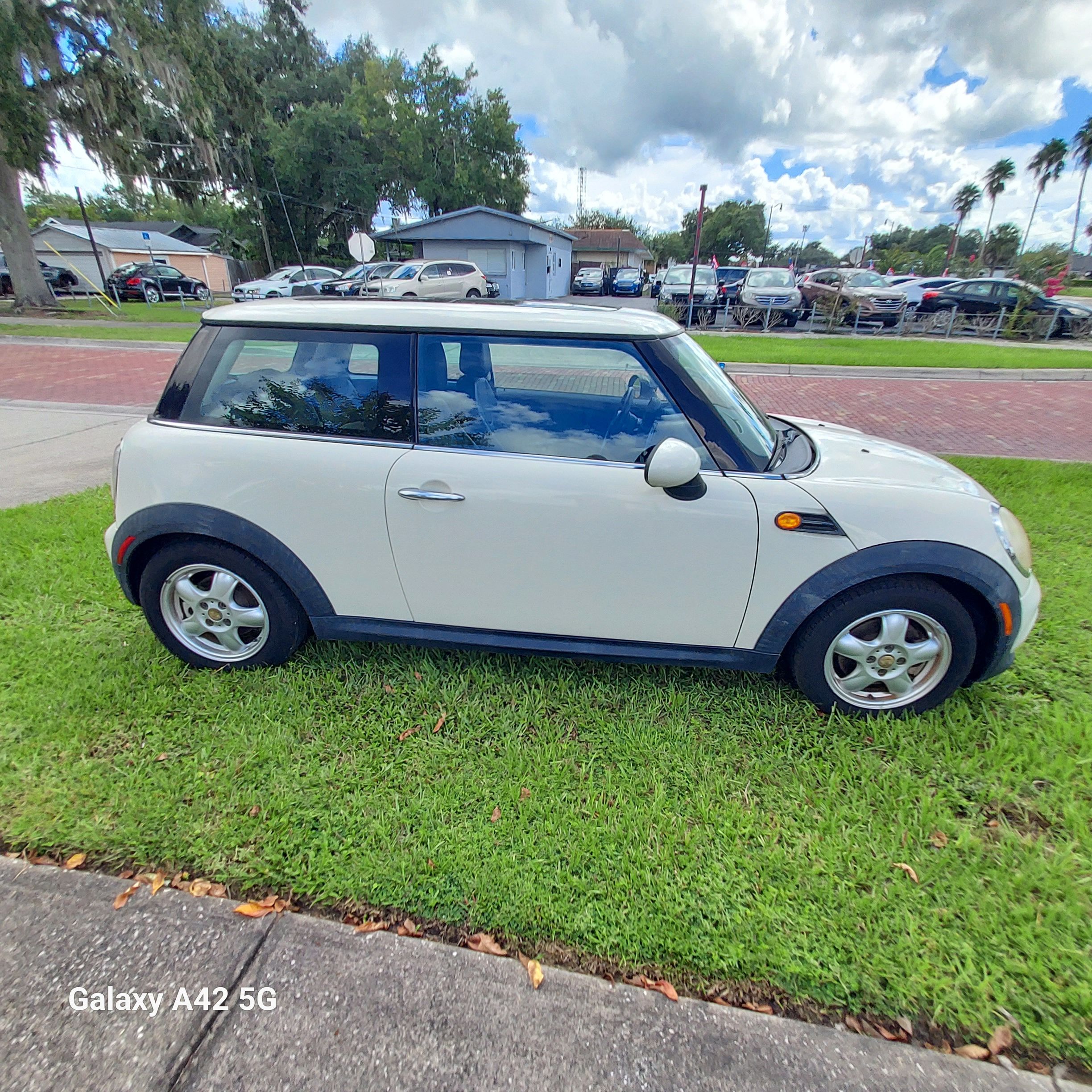 Used 2011 MINI Cooper Hardtop FWD image 3