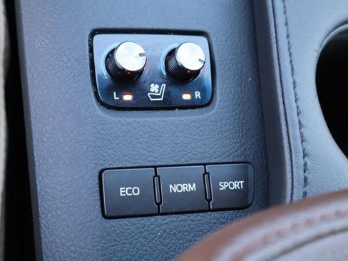 Used 2015 Toyota Avalon Limited image 31