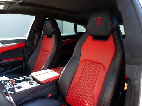 Used 2022 Lamborghini Urus AWD/4WD image 32