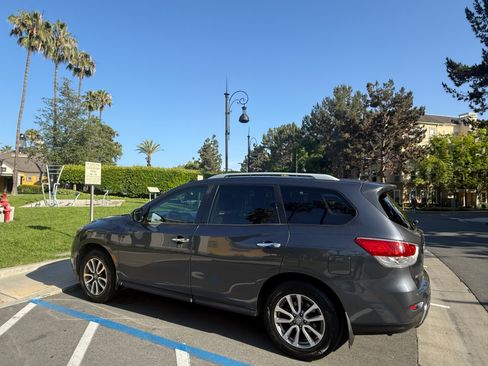 Used 2013 Nissan Pathfinder 4WD image 3