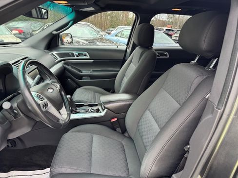 Used 2015 Ford Explorer XLT image 8