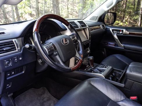 Used 2018 Lexus GX 460 image 33