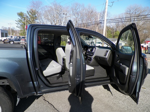 Used 2019 Chevrolet Colorado LT AWD/4WD image 16