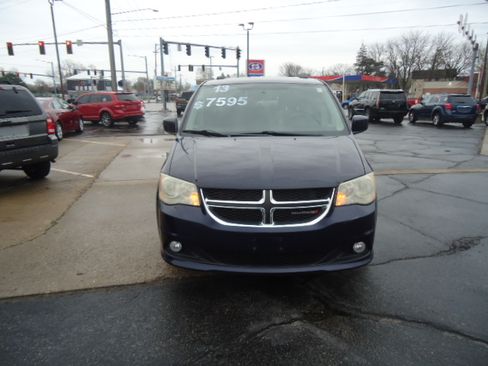 Used 2013 Dodge Grand Caravan Crew image 2