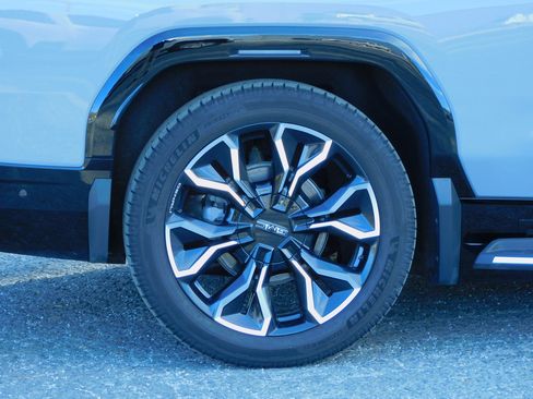 Used 2024 GMC Sierra EV Denali image 8