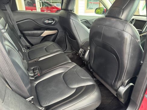 Used 2017 Jeep Cherokee 4WD Limited image 15