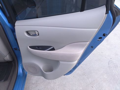 Used 2011 Nissan Leaf SL image 12