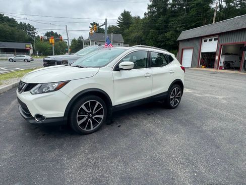 Used 2018 Nissan Rogue Sport image 1