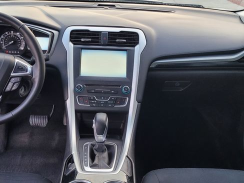 Used 2016 Ford Fusion SE image 11