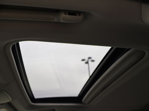 Used 2016 Toyota RAV4 Limited image 16