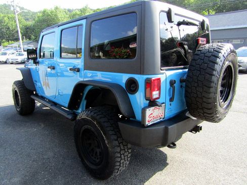 Used 2018 Jeep Wrangler JK 4WD Unlimited Sport image 6