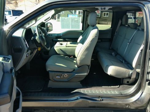 Used 2015 Ford F150 XLT image 32