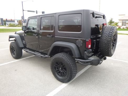 Used 2015 Jeep Wrangler Sport image 8