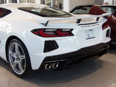 Used 2025 Chevrolet Corvette Stingray 2LT image 11