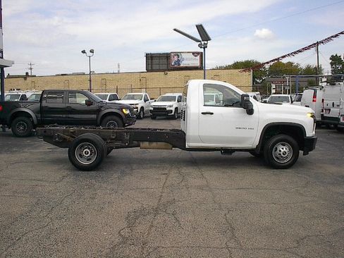 Used 2021 Chevrolet Silverado 3500 W/T image 3