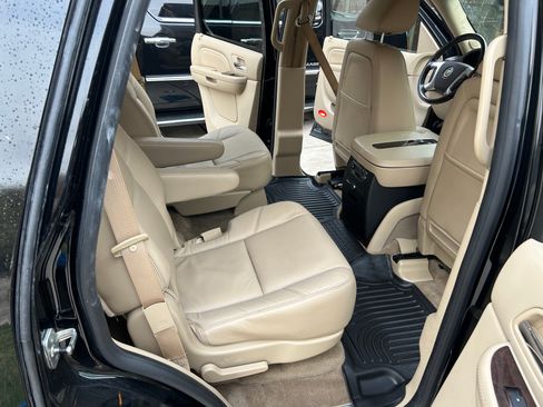 Used 2010 Cadillac Escalade Premium Luxury image 21