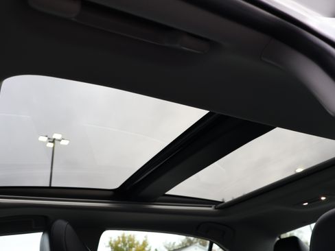 Used 2018 Toyota Camry XSE image 16