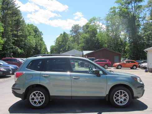 Used 2018 Subaru Forester 2.5i AWD/4WD image 9