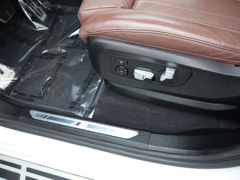 Used 2022 BMW X7 xDrive40i w/ M Sport Package AWD/4WD image 24