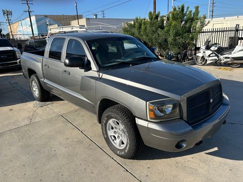 Used 2007 Dodge Dakota SLT image 2