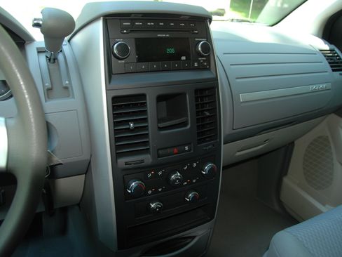 Used 2010 Dodge Grand Caravan SE FWD image 16