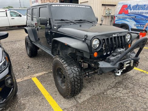 Used 2012 Jeep Wrangler Unlimited Sahara image 2