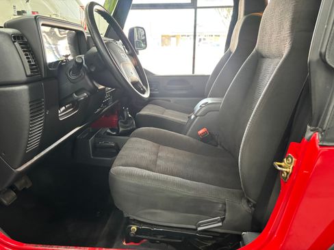 Used 2005 Jeep Wrangler SE image 16