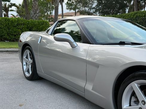Used 2005 Chevrolet Corvette Coupe RWD image 60