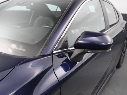 Used 2022 Toyota Camry SE image 11