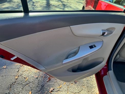 Used 2010 Toyota Corolla LE image 11