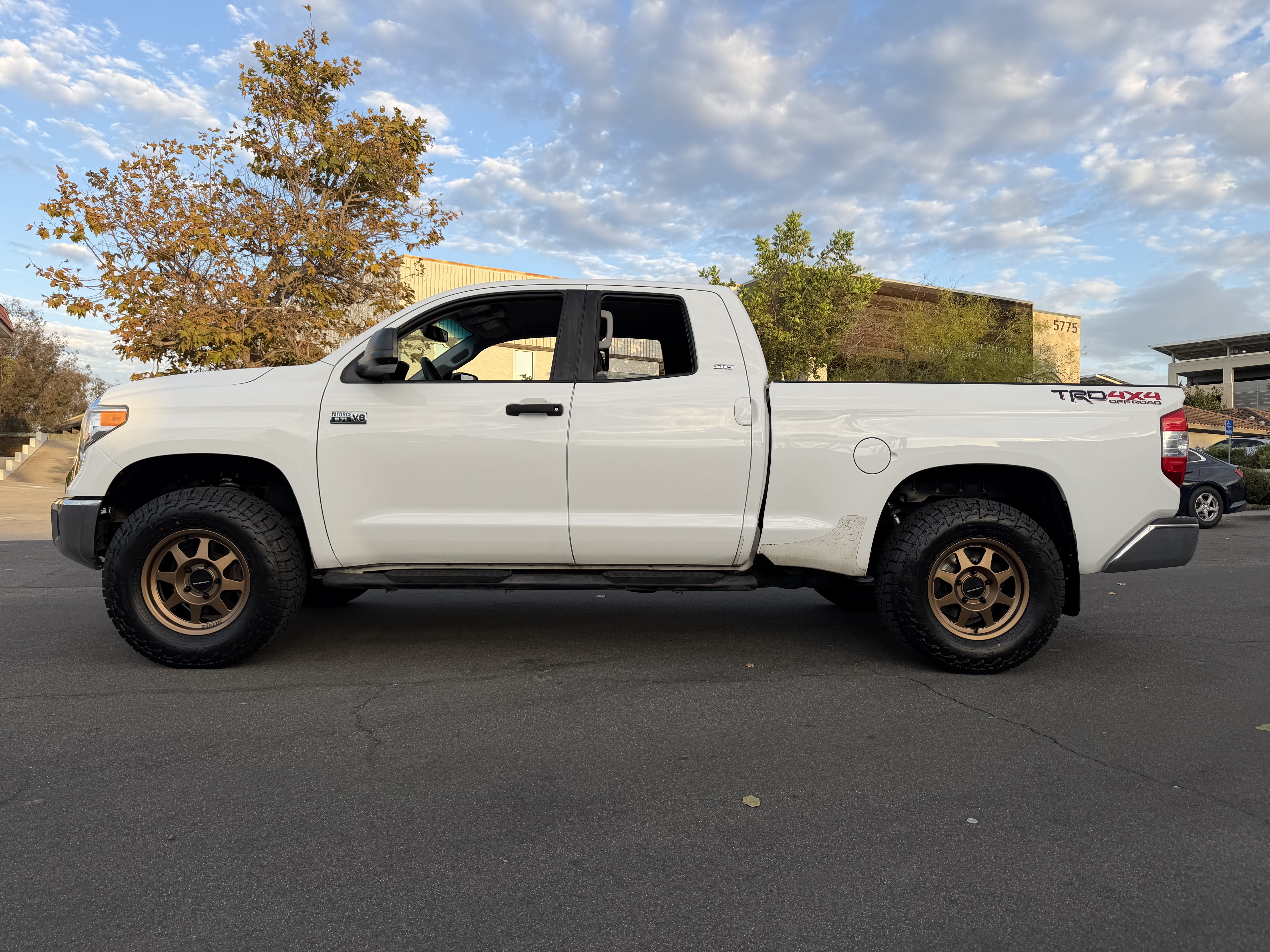 Used 2015 Toyota Tundra 4x4 SR5 w/ TRD Off-Road Pkg image 4