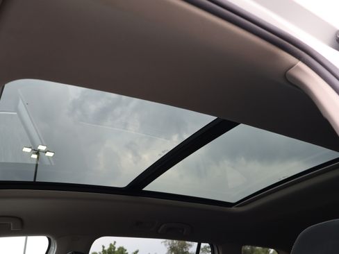 Used 2023 Volkswagen Atlas SEL image 18