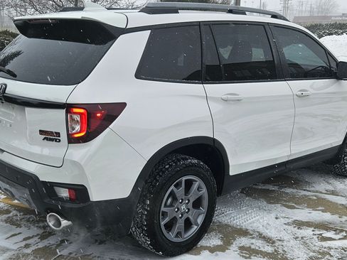 Used 2025 Honda Passport TrailSport image 3