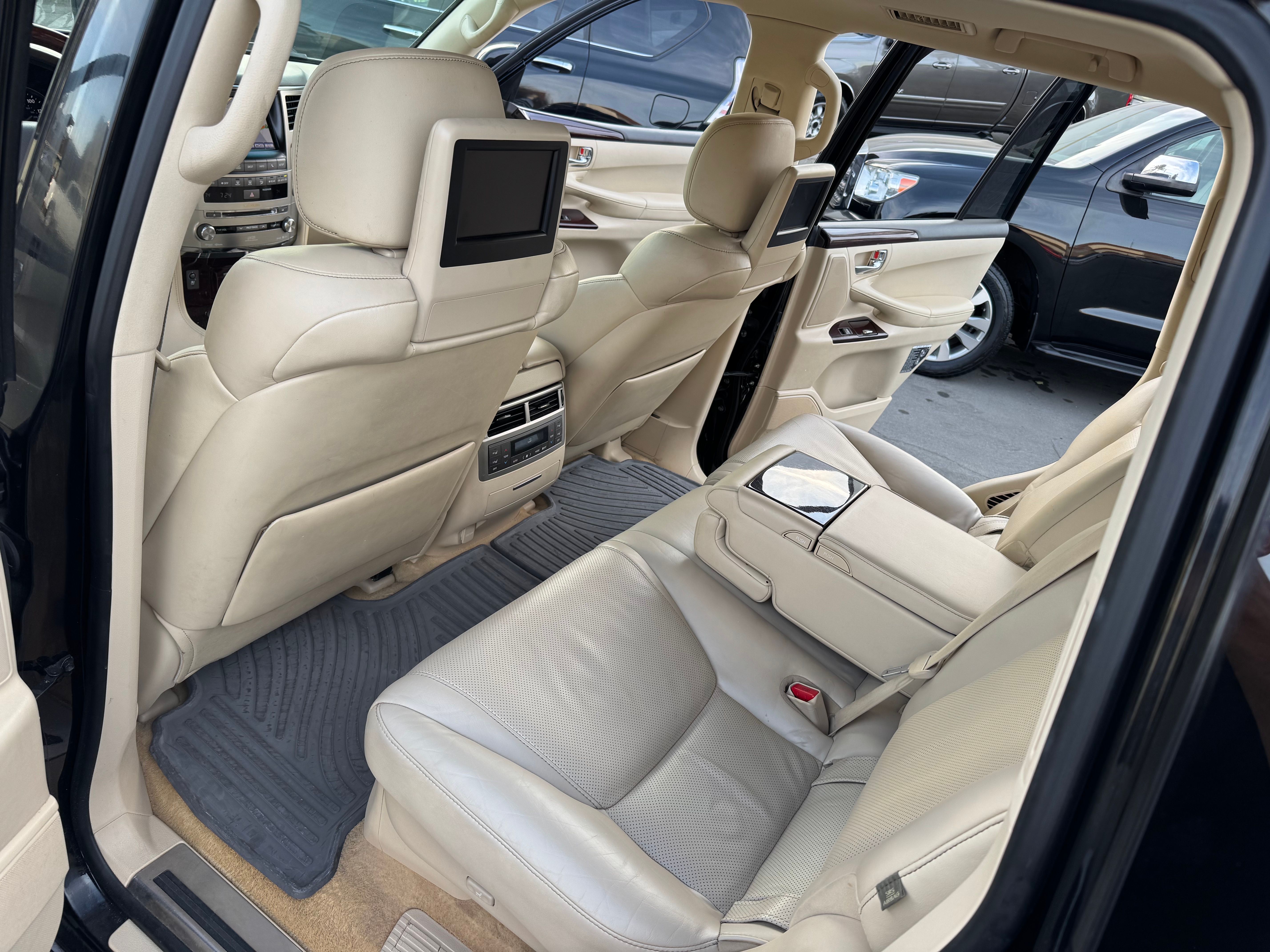 Used 2013 Lexus LX 570 4WD image 22