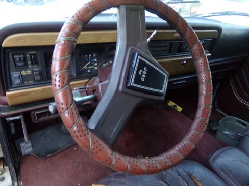 Used 1988 Jeep Grand Wagoneer image 18