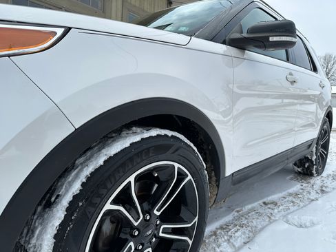 Used 2015 Ford Explorer Sport image 9
