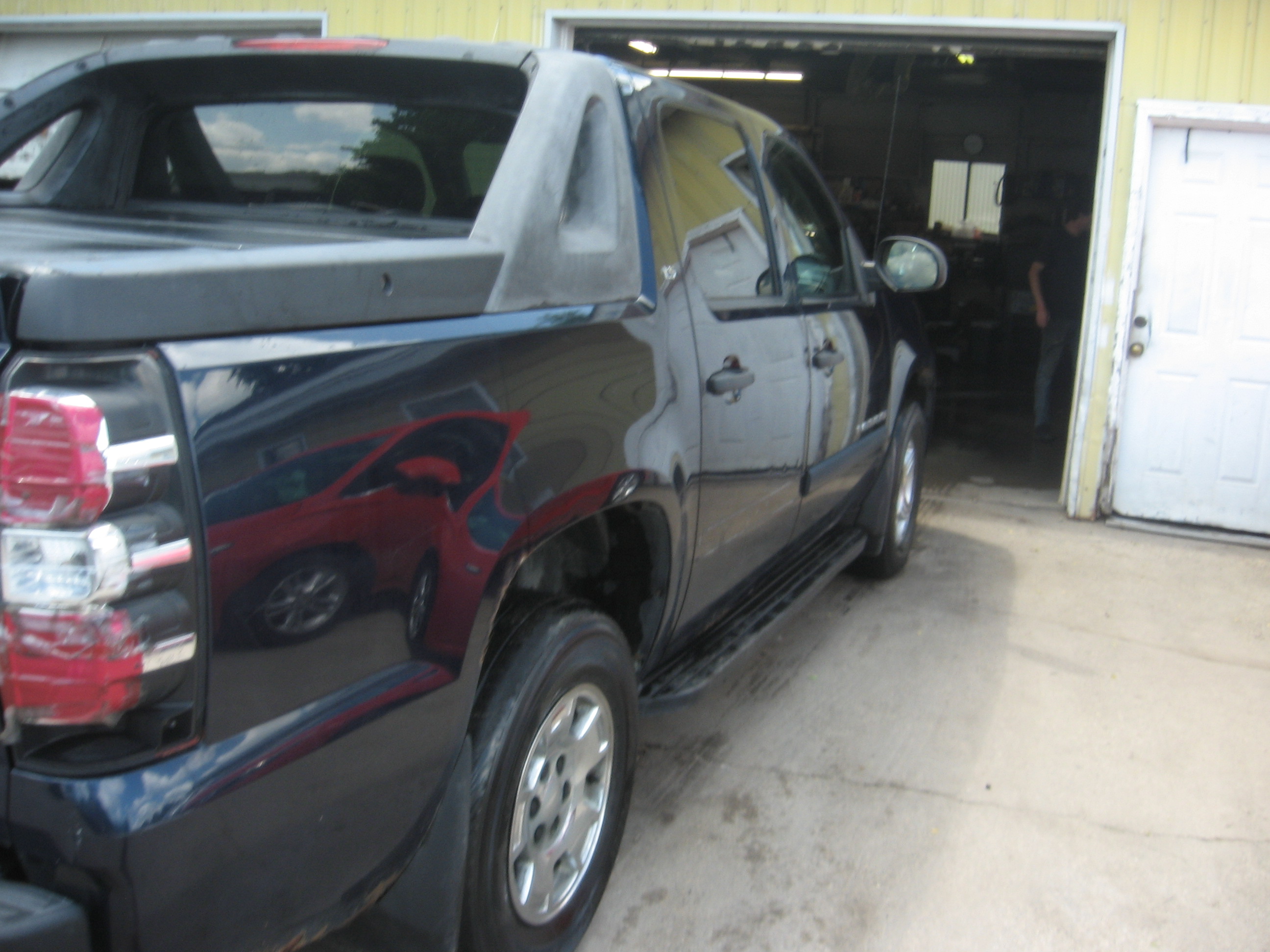 Used 2008 Chevrolet Avalanche 4x4 image 4