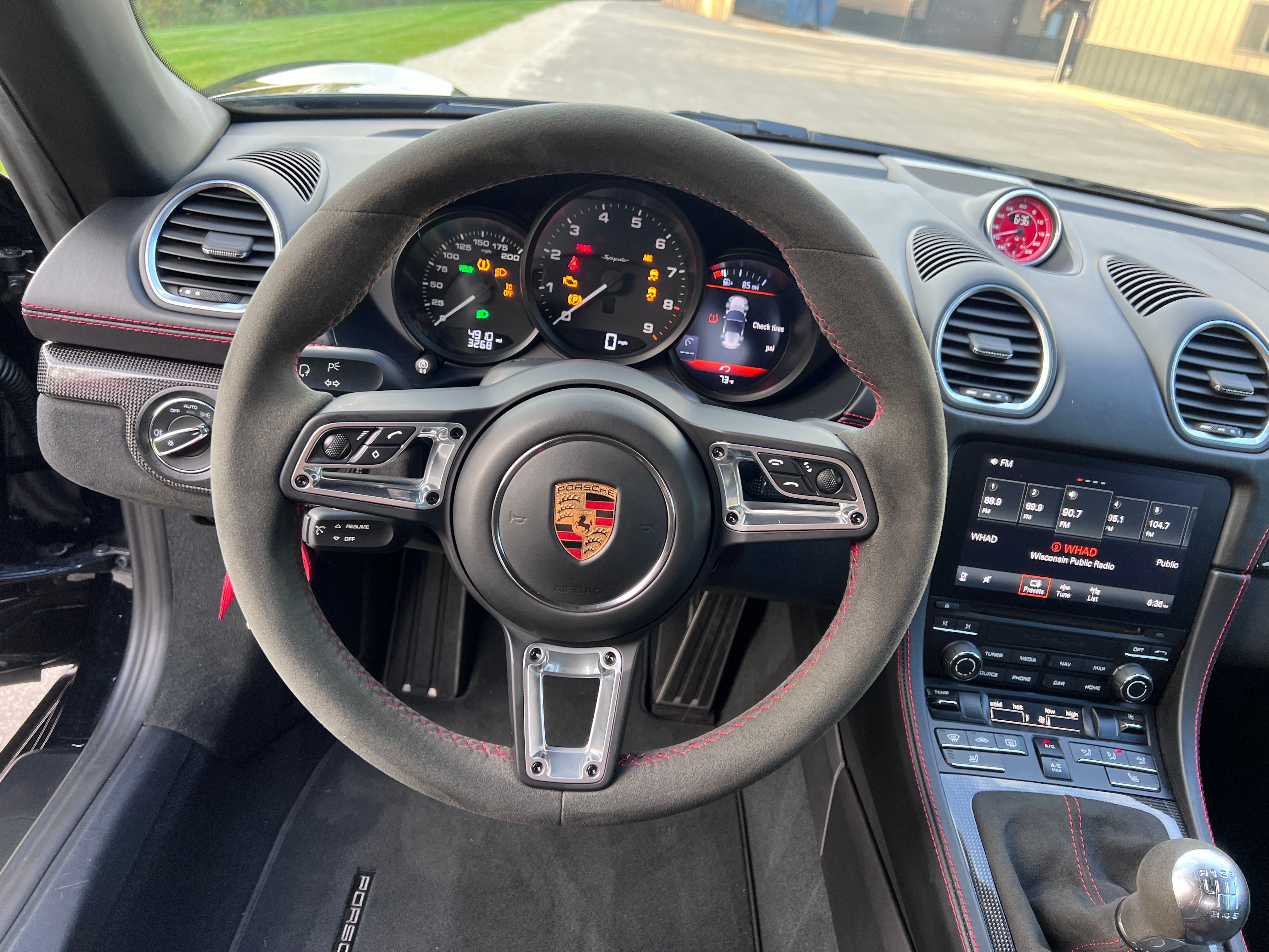 Used 2021 Porsche 718 Boxster Spyder RWD image 25