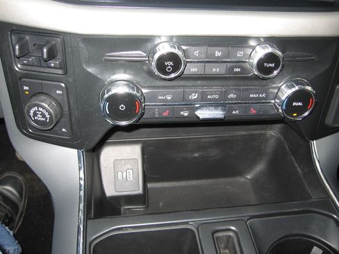 Used 2022 Ford F150 XLT image 11