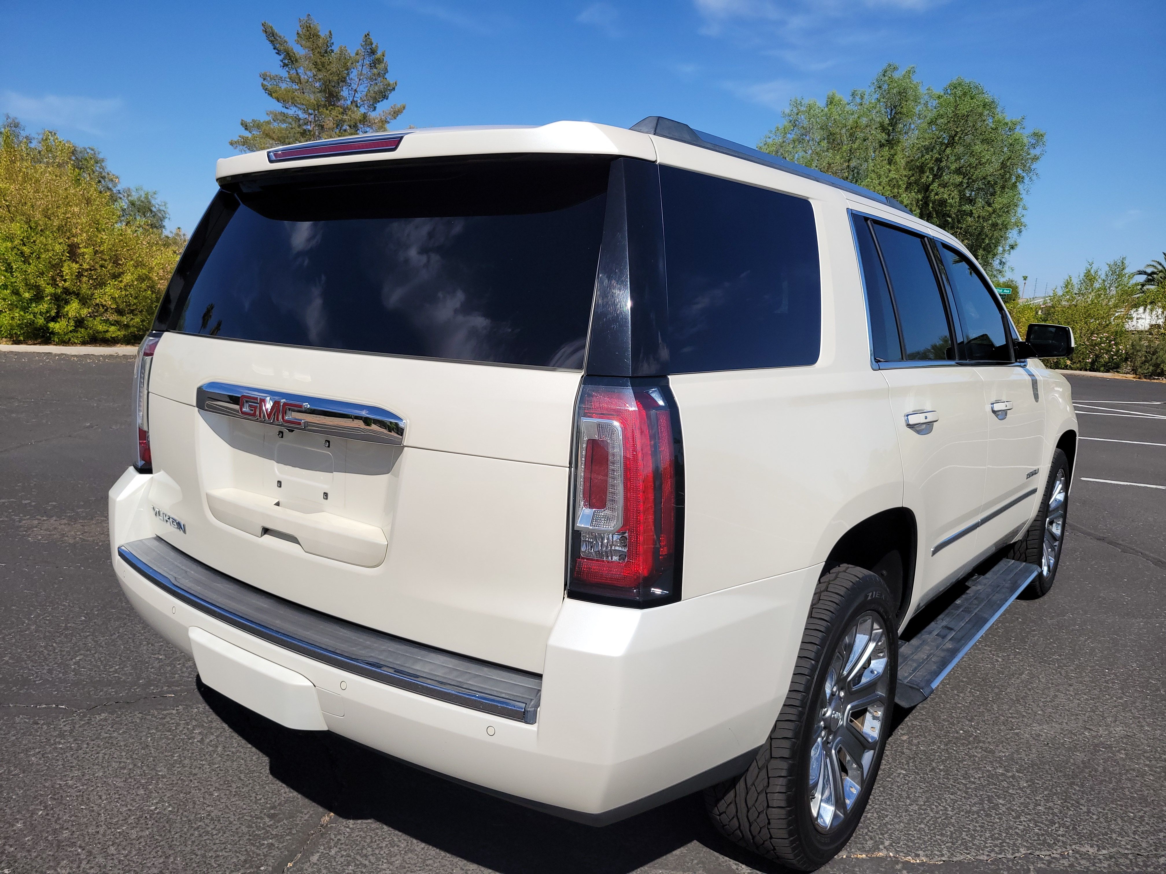 Used 2015 GMC Yukon Denali Ultimate AWD/4WD image 6