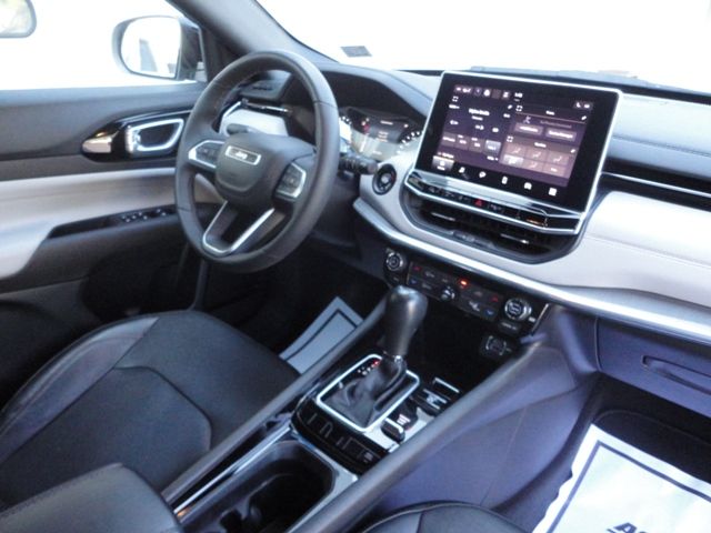 Used 2023 Jeep Compass 4WD Limited image 23