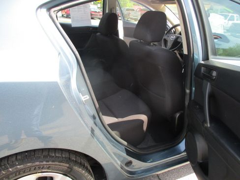 Used 2011 MAZDA MAZDA3 i Sport Sedan FWD image 16